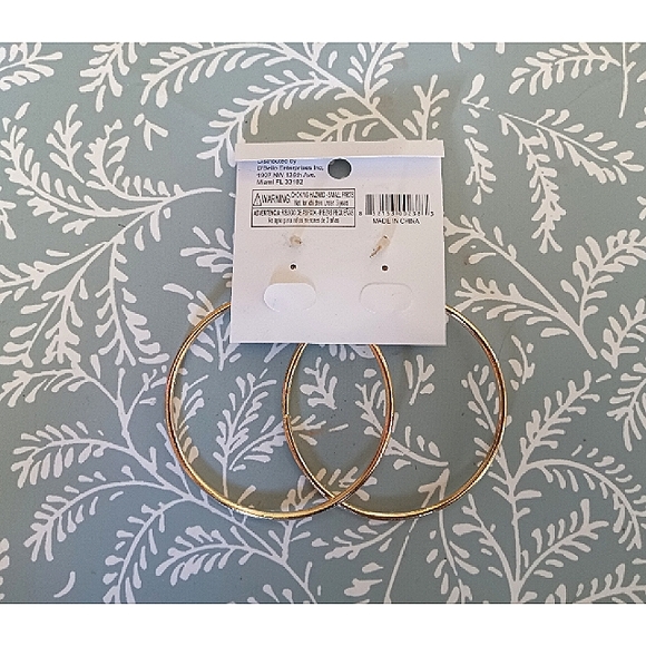NWT D'BELLO Gold hoop earrings with "diamond" accent. - Picture 7 of 7